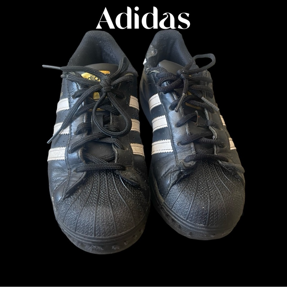 Kids Adidas  Original Superstars size 4Y